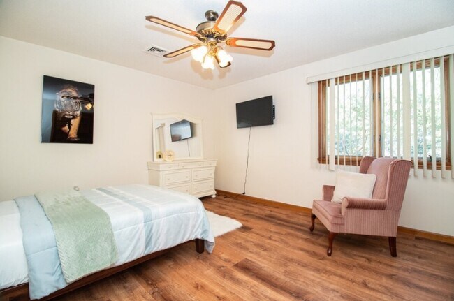 Photo - 28 Foxon St Unit Spacious Apartment