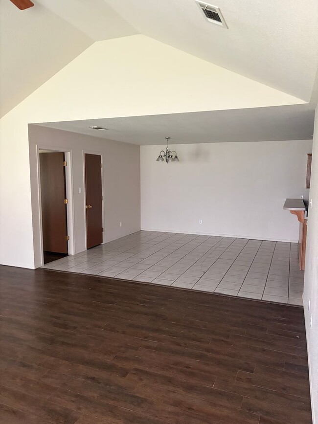 Photo - 1115 GRINNELL Cir Unit 1115 GRINNELL CIRCLE-B