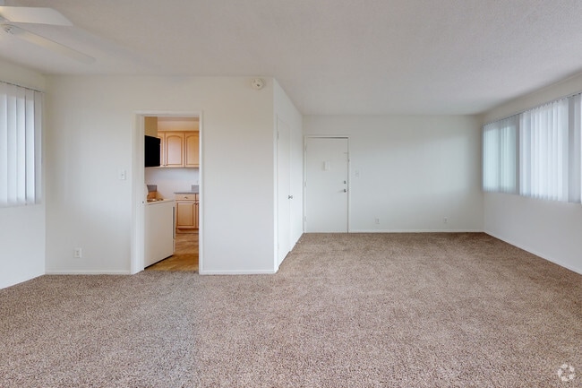 2BR, 1BA - 983 SF