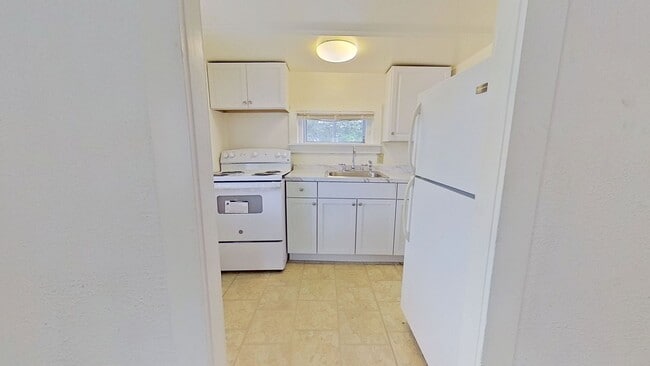 Photo - 28 W Maple St