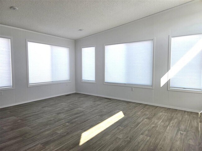 Photo - 61 Prairie Oak Dr