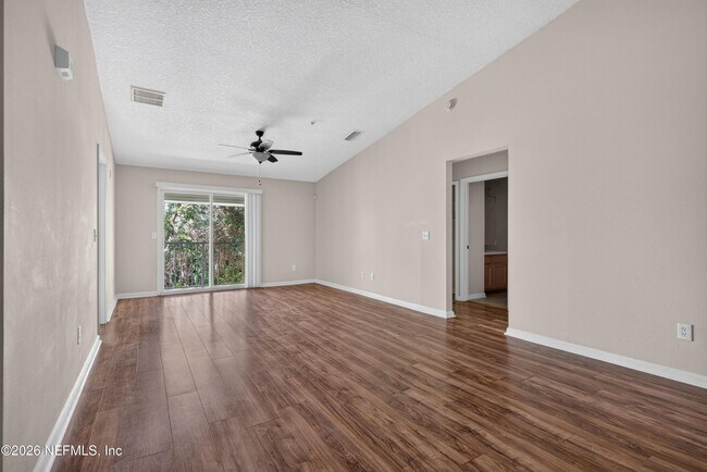 7047 Deer Lodge Cir Unidad 106