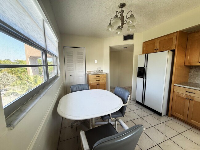 Photo - 1605 Abaco Dr Unidad M4