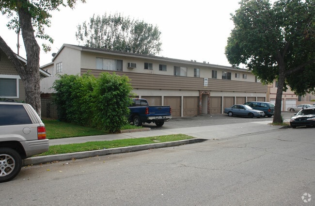328 W Loraine St