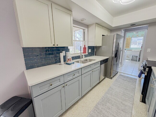 Beach Island Home! Manasota Key! Beach access across the street.
