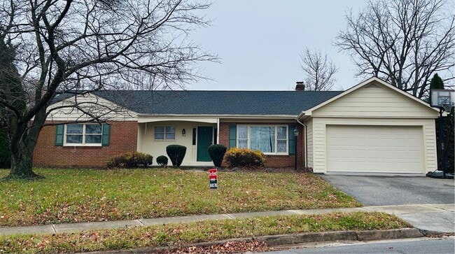 Building Photo - 413 Briarmont Dr