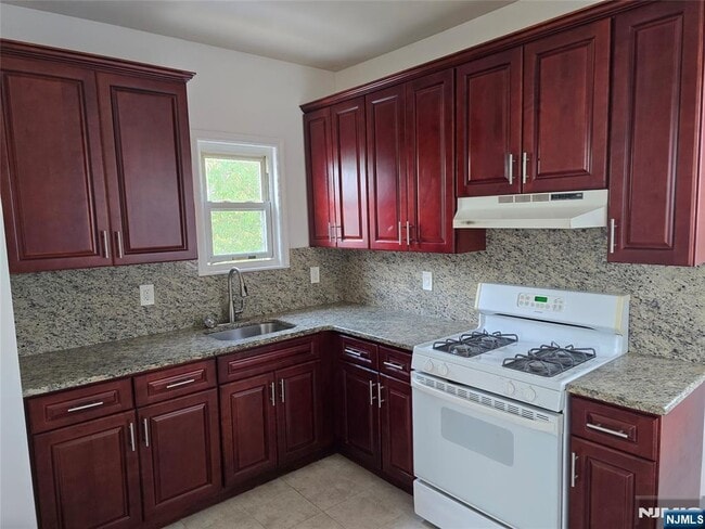 Building Photo - 740 Riverside Ave Unit 2-2 Rental