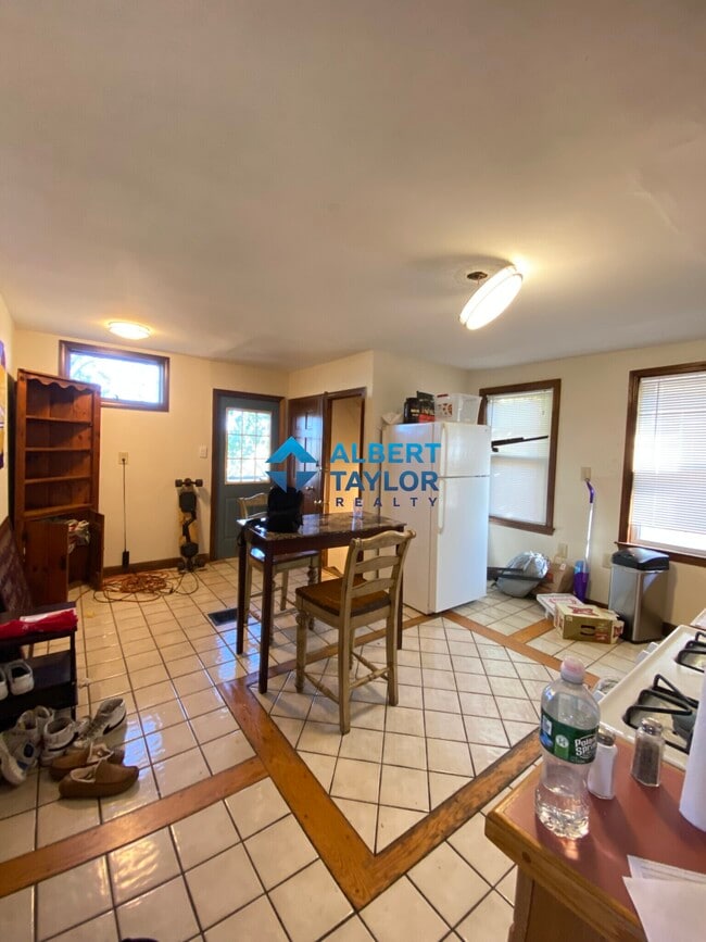 Photo - 16 Sawyer Ter Unit SF 8-bed 2-bath