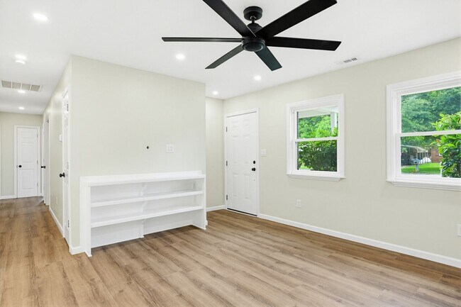 Photo - 105 Ramsey Dr