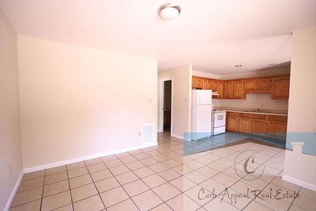 Photo - First month move in special $700!! Renovat...