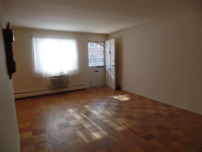 Photo - 170 Jervis Ave Apartment Unit 170