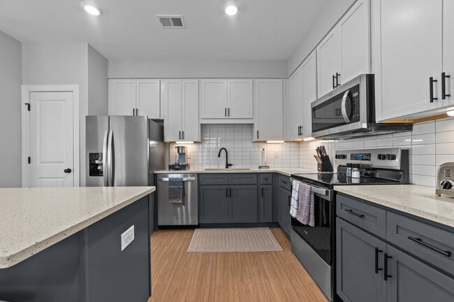 Kitchen - 3 Bedroom Townhome - Regency Townes
