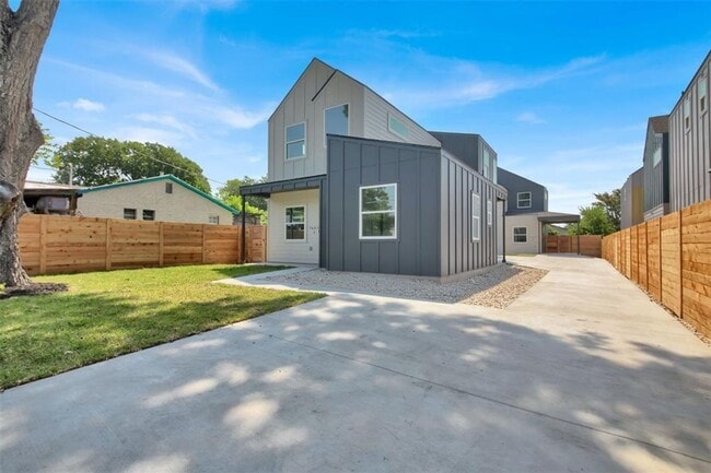 Building Photo - 7603 Carver Ave Unit 1
