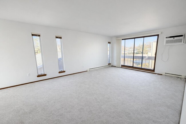 Photo - 1876 Haymarket Rd