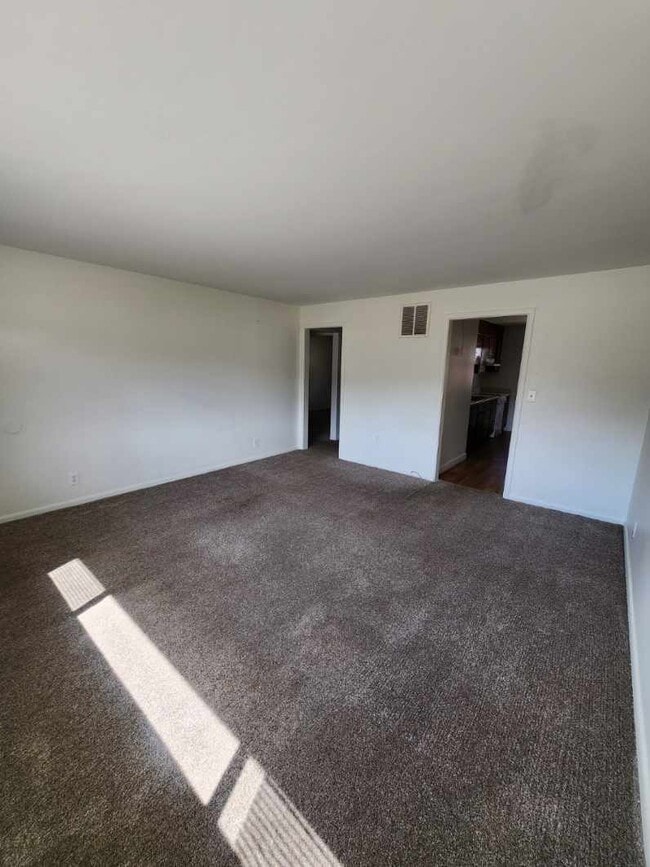 Photo - Swords & Rohmann Unit 3027