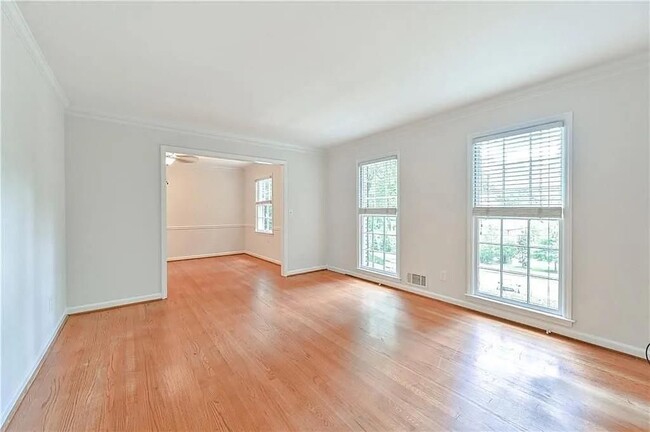 Photo - 260 River Valley Rd NW