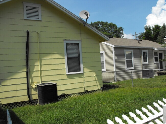 Photo - 5324 Fremont St