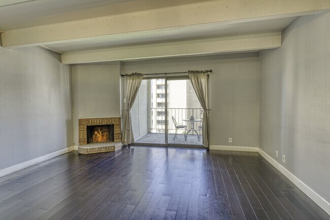 Photo - Luxurious 2 Bed, 2 Bath Condo with Stunning Views in Governor's Park! Unidad 908
