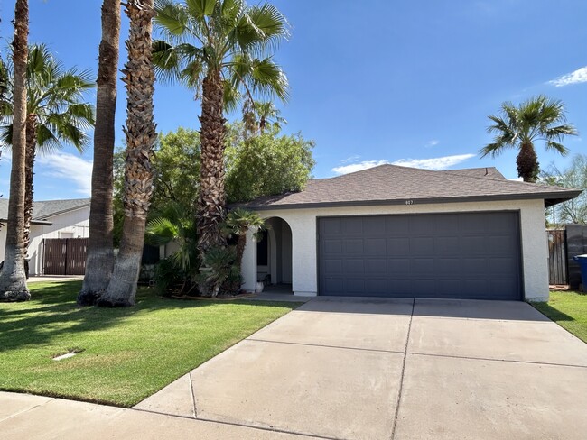 Building Photo - 807 W Nopal Pl Rental