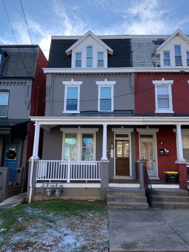 Building Photo - 236 E Ross St Unit 236 E ROSS ST- APT# 1