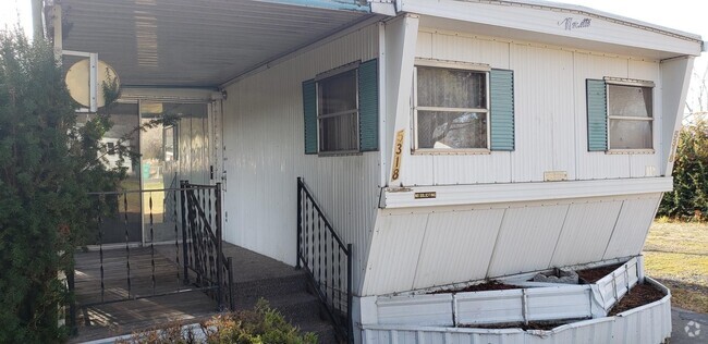 Building Photo - Mobile Home on Large Lot