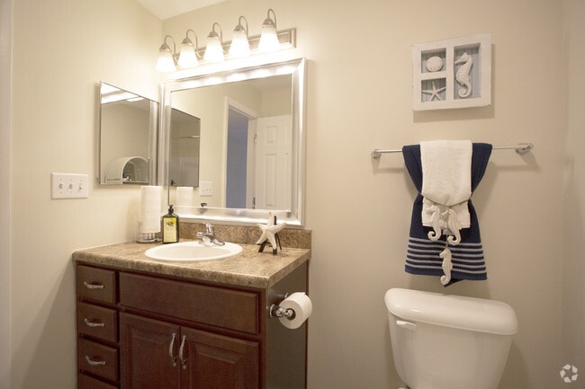 2BR,2BR,-1216SF CHESAPEAKE -