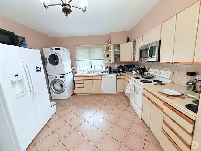 Building Photo - 208 Rawson Rd Unit 3 Rental