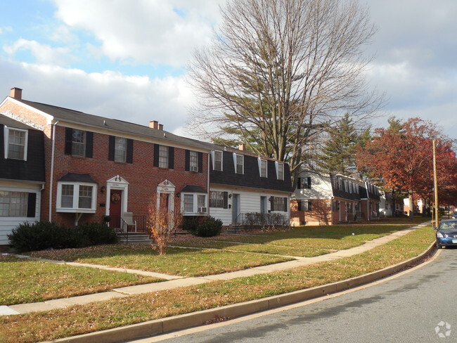 Building Photo - Gardenvillage Apartments & Townhouses