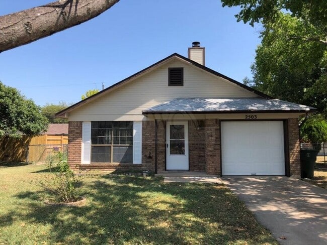 Building Photo - 2503 Hemlock Dr