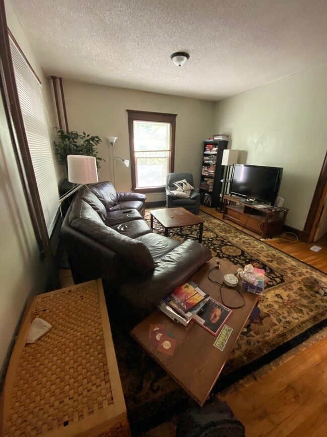 Building Photo - 2404 Lyndale Ave S Unit 1 Rental