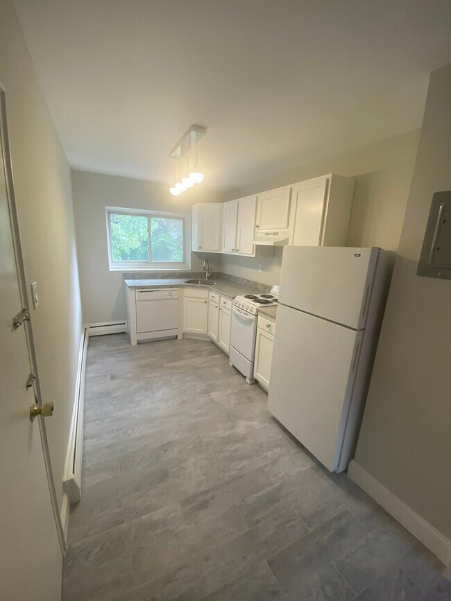 Building Photo - 17 Symphony Rd Rental