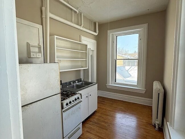 Photo - 223 Bates Ave Unidad 3