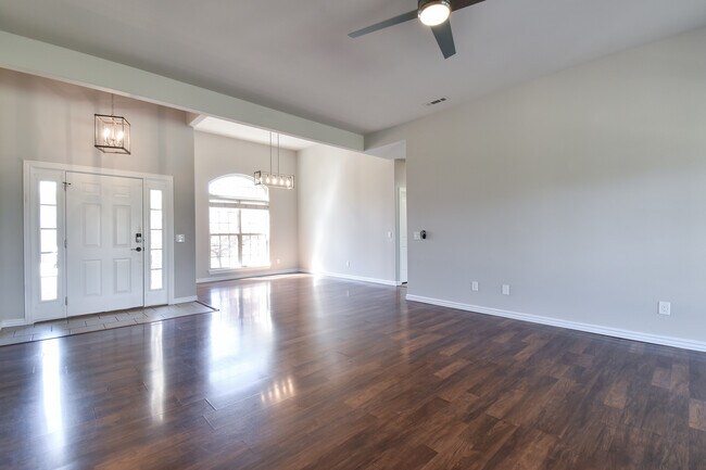 Photo - 1206 W Willowbend Dr