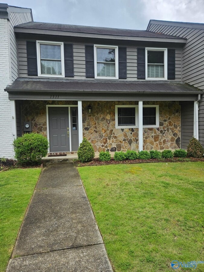 Photo - 1511 Regency Blvd SE