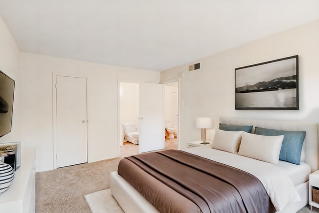 Photo - 2247 Sedgwick St Unidad C