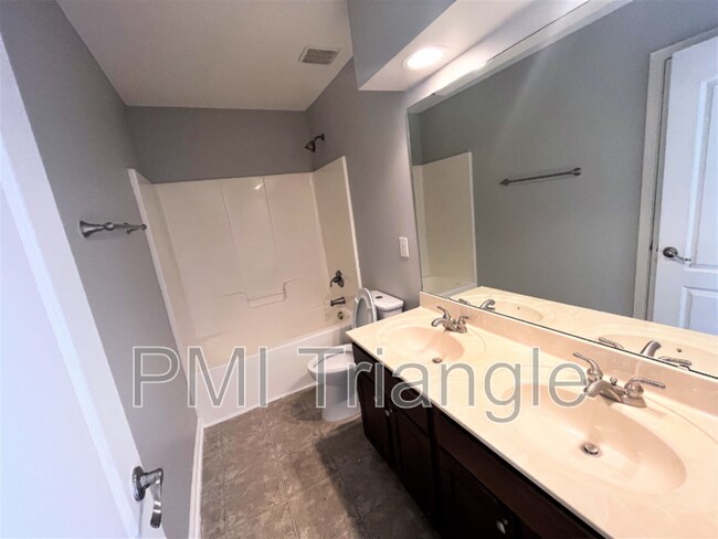 Photo - 412 Howard Grove Pkwy