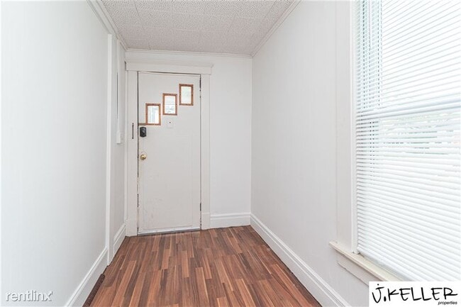 Photo - 909 Woodlawn Ave