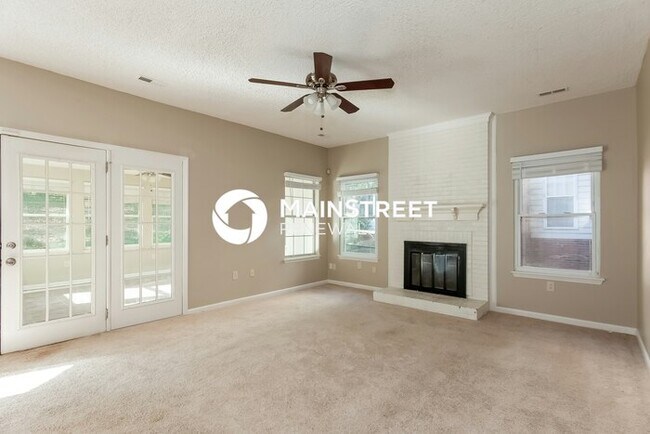 Photo - 4 Bedroom Pet-Friendly Home in Charlotte, NC with Main Street Renewal