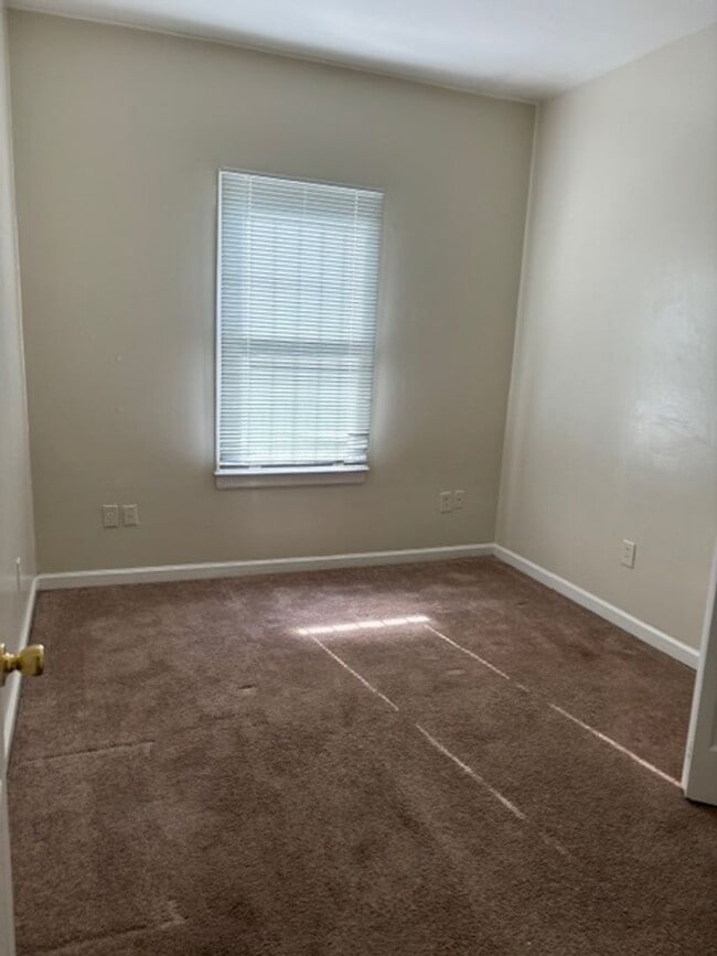 Photo - 2 bedroom 1 bath apartment with courtyard