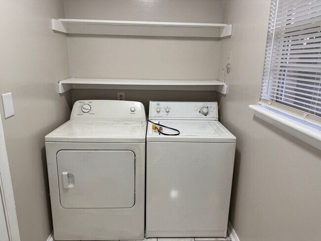 Photo - 3 Bedroom 1.5 bathroom duplex home