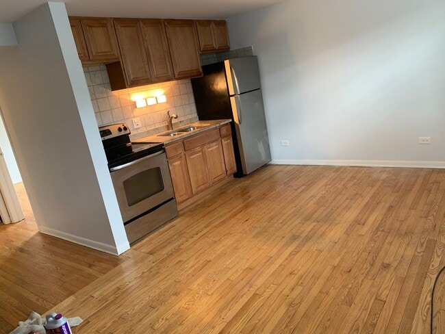 Kitchen - 8027 W Foster Ln Unit Garden North