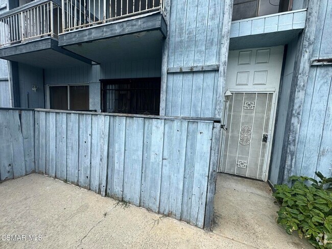 Building Photo - 14520 Plummer St Unit 9 Rental