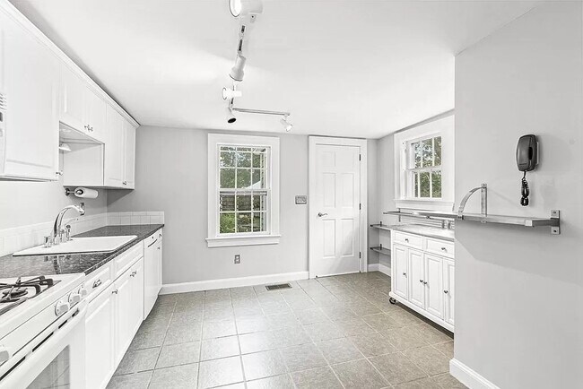 14 Schouler Ct