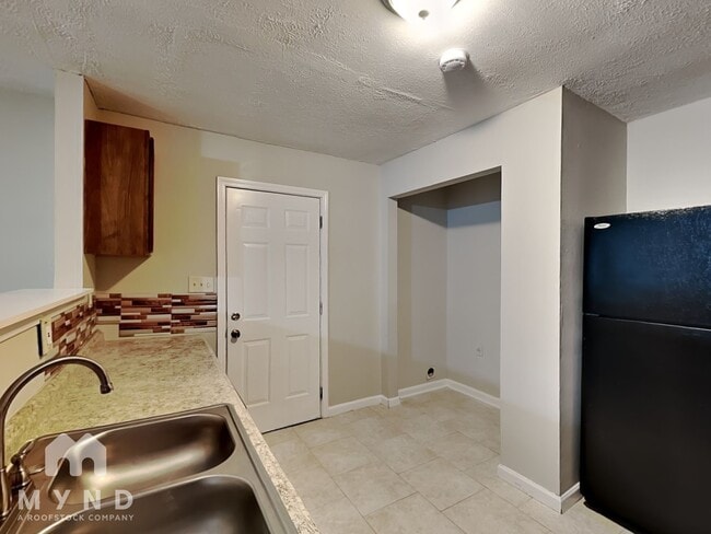 Photo - 593 Cedar Ave NW