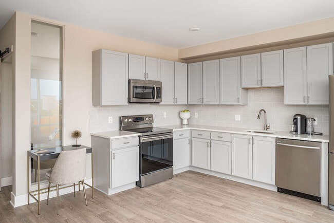 Todos los electrodomésticos de acero inoxidable y de bajo consumo. Incluye lavadora/secadora estándar. - Valencia on High