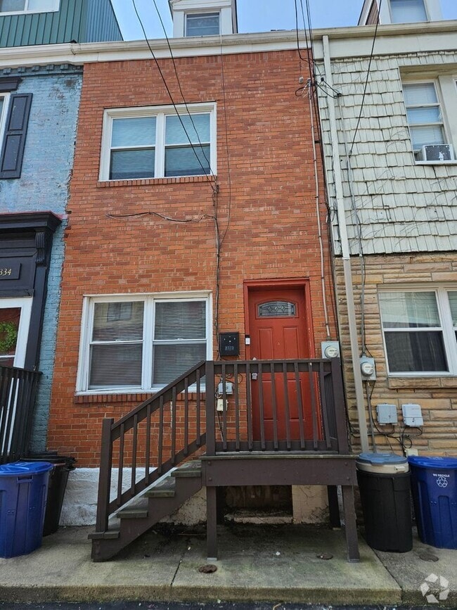 Building Photo - Central Location, Private Deck, In Unit W/... Rental
