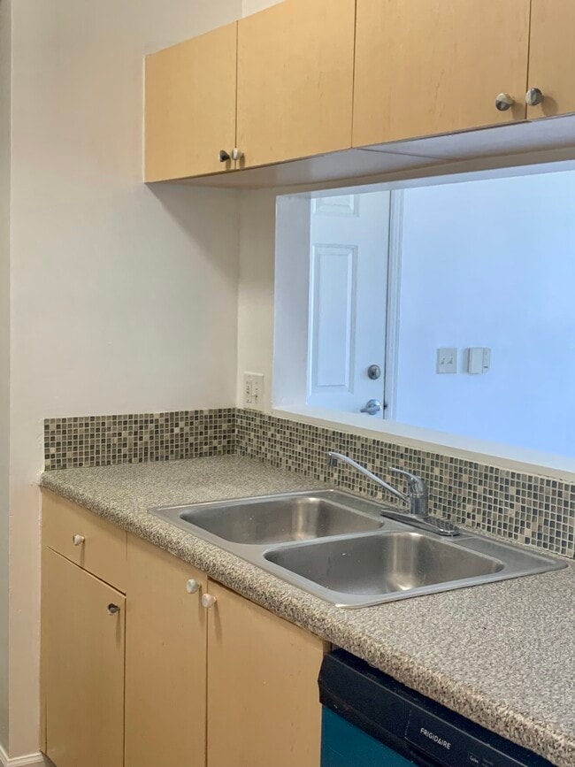 Photo - 1235 Reserve Way Unidad # 203