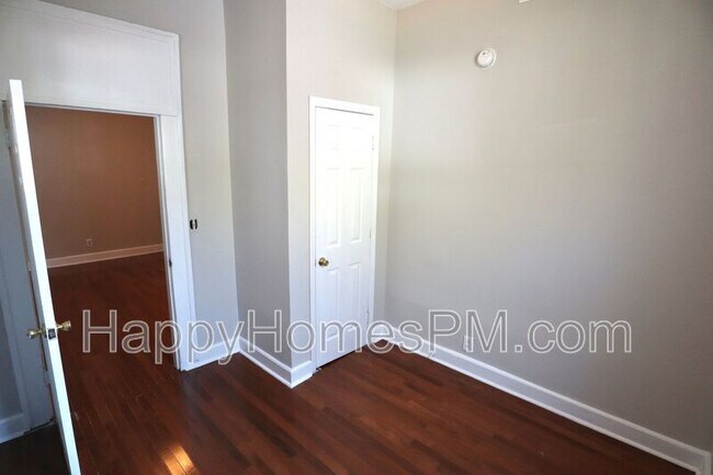 Photo - 27 Nassau St