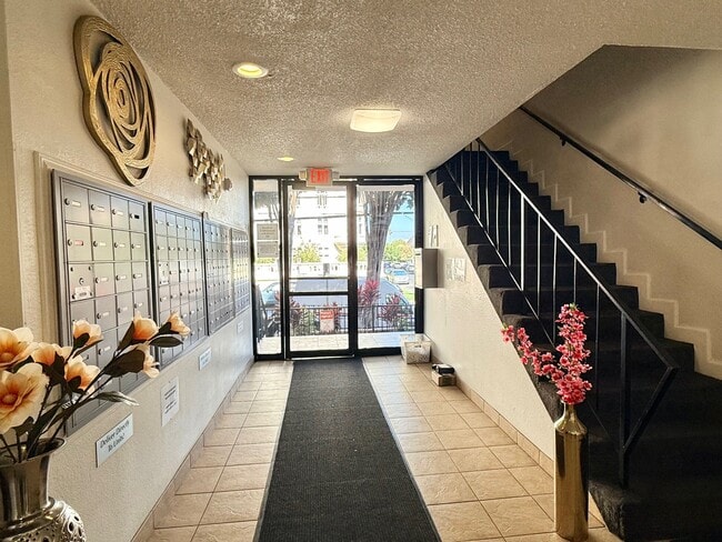 Photo - Western Serrano Ave Apartments