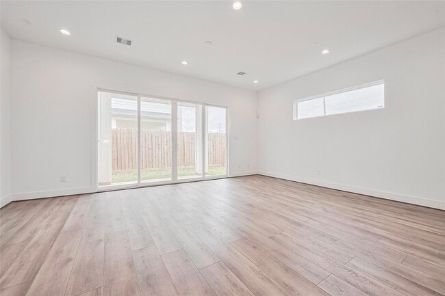 Photo - 3510 Hadley St